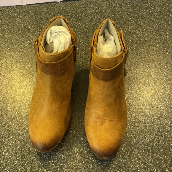 CLARKS | size 7 ankle boots - Picture 2 of 8